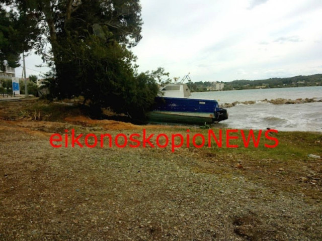 Πόρτο Χέλι: Σκάφη παρασύρθηκαν στη στεριά