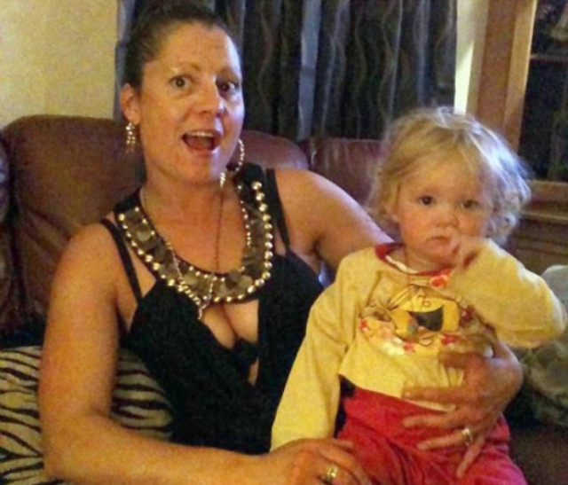 Tυφλωμένος από ζήλια δολοφόνησε την σύντροφο και το παιδί τους