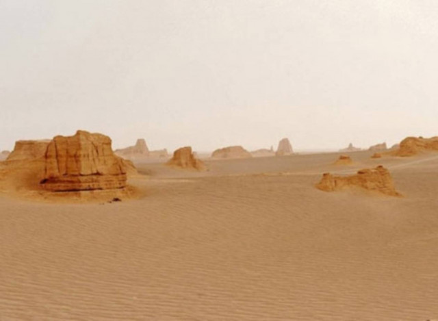 Διασχίζουν την έρημο για να συμμετάσχουν σε διαδήλωση στο Κάιρο