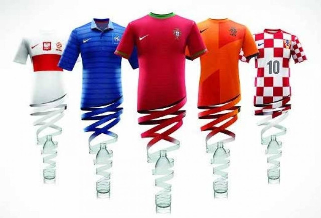 Euro 2012: το τζίνι βγαίνει από το... πλαστικό μπουκάλι (ή: Η νέα τεχνολογία πίσω από τις εμφανίσεις των ομάδων)