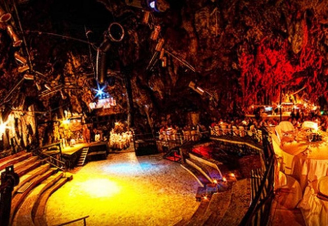 Κλαμπ 18 μέτρα κάτω από τη Γη