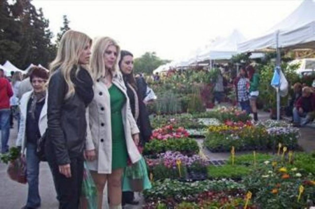 Η Έλενα Ράπτη στα εγκαίνια έκθεσης ανθοκομικής