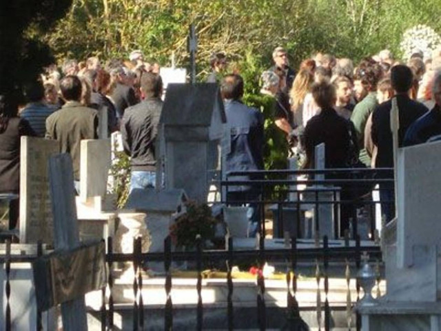 Aποχαιρέτησαν τον αυτόχειρα δάσκαλο