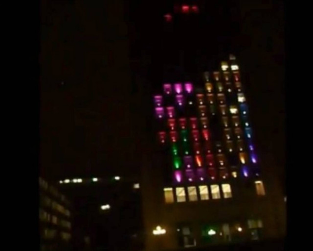 VIDEO: «Χάκαραν» ένα.... κτίριο και έπαιξαν tetris στον τοίχο του!