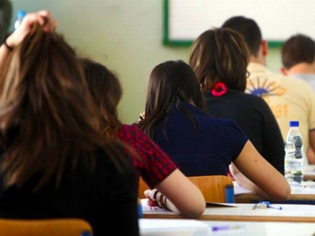 Καταργούν το εξεταστικό κέντρο και στέλνουν τους μαθητές στον Πόρο