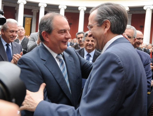 Μουσικό σχόλιο Μουρούτη για την επιστροφή Καραμανλή