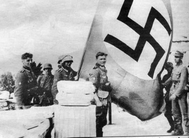 Σαν σήμερα η κατάληψη της Αθήνας από τους Γερμανούς