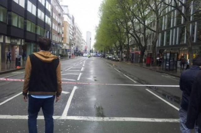 Άνδρας απειλεί να ανατιναχθεί στο κέντρο του Λονδίνου