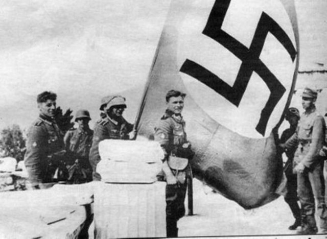 Σαν σήμερα η κατάληψη της Αθήνας από τους Γερμανούς