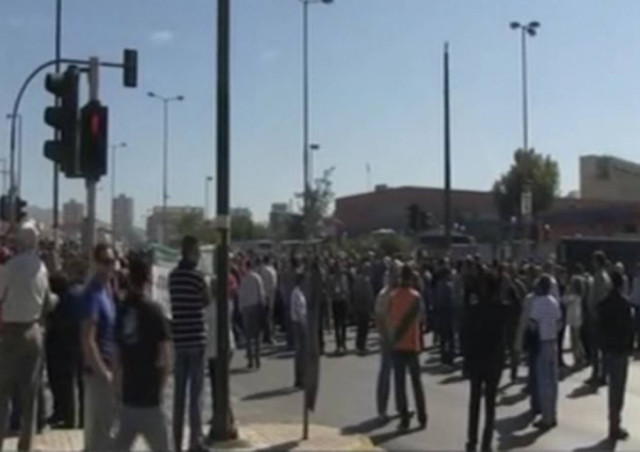 Κλειστή η Μεσογείων από εργαζομένους των ναυπηγείων Σκαραμαγκά