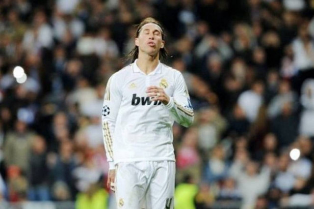 Όλα τα κοροϊδευτικά βίντεο για το πέναλτι του Σέρχιο Ράμος στα πουλιά (ή μήπως στο διάστημα;)