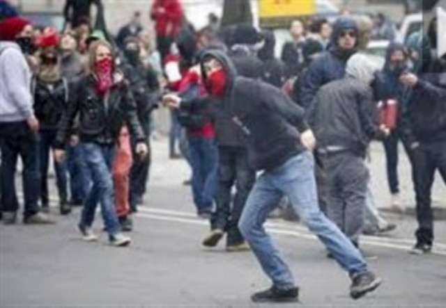 Άγριες συγκρούσεις μεταξύ αστυνομικών και φοιτητών στον Καναδά