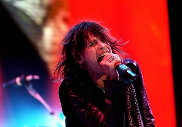 Διάσημοι ροκ σταρ σε σχολικές φωτογραφίες