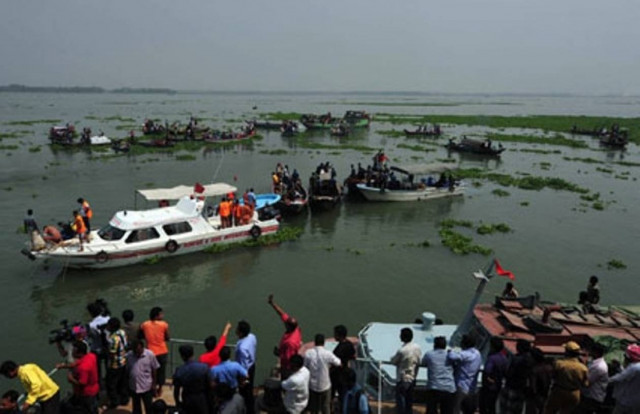 Δεκάδες νεκροί σε ναυάγιο ποταμόπλοιου