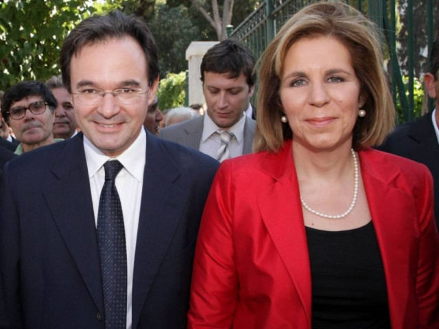 Πισώπλατα μαχαιρώματα Παπακωνσταντίνου - Χριστοφιλοπούλου