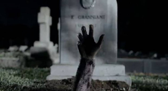 Μια γιαγιά που πεθαίνει.... έξι φορές