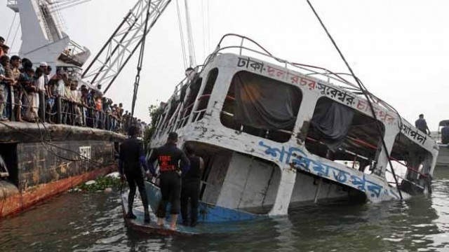 Με 103 ανθρώπινες απώλειες σημαδεύτηκε το ναυάγιο στην Ινδία