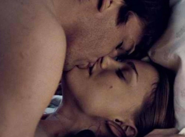 10 ατάκες για να ρίξεις μια γυναίκα στο κρεβάτι μέχρι το 2ο ραντεβού (99% επιτυχία!)