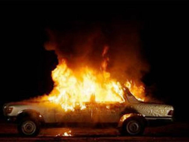 Στις φλόγες όχημα στα διόδια Ελευσίνας