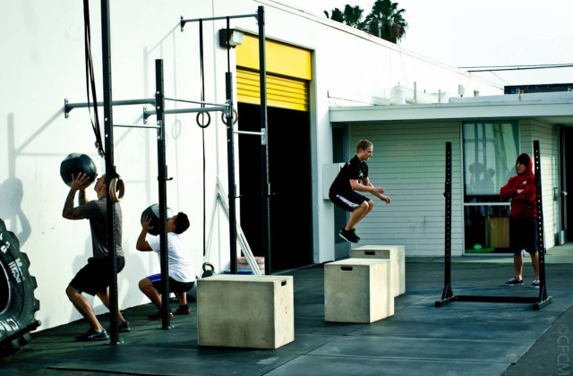 Βαρέθηκες την κλεισούρα του γυμναστηρίου; Βγες έξω επιτέλους και δοκίμασε τα όριά σου με το Crossfit!