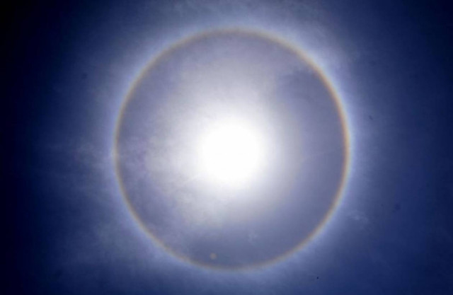 Ουράνιο τόξο γύρω από τον ήλιο