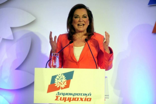 Βολές Ντόρας στη «λαϊκιστική συμμαχία της δραχμής»