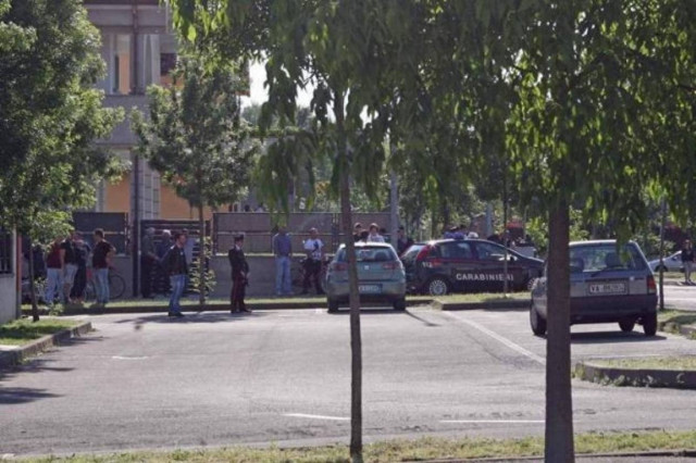 Απεγνωσμένος Ιταλός κρατούσε όμηρο υπάλληλο εισπρακτικής