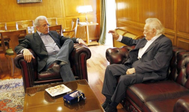 Γιατί πήγε ο Γλέζος στον Αβραμόπουλο (φωτό)