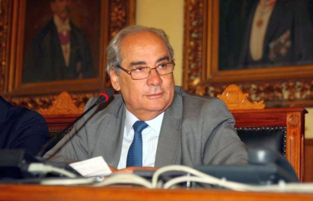 Ο Β. Μιχαλολιάκος έσπασε το μέτωπο της διαπλοκής στον Πειραιά