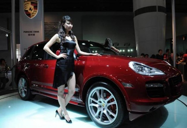 «Τρελές» πωλήσεις κάνει η Porsche στην Κίνα