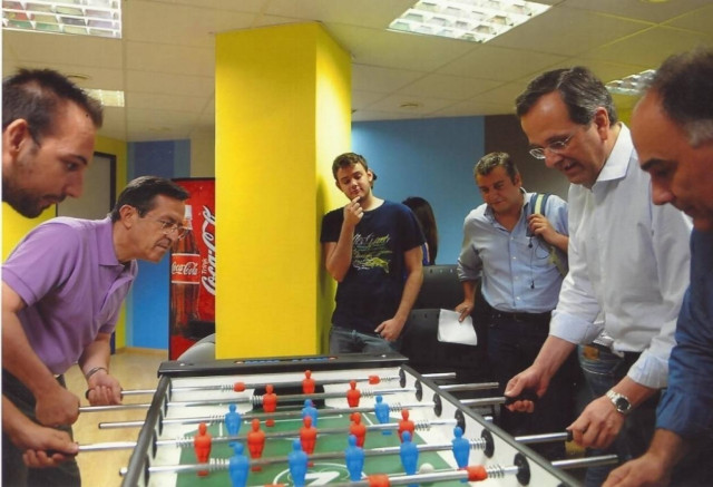 Σαμαράς - Νικολόπουλος παίζουν ... ποδοσφαιράκι