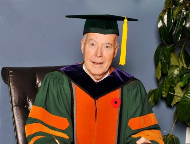 Απόφοιτος πανεπιστημίου, ετών …97!