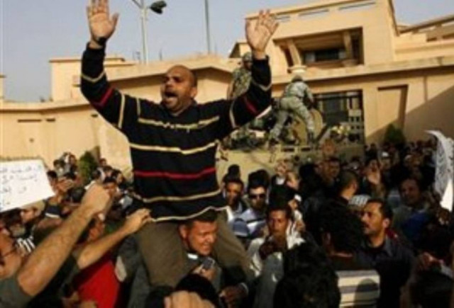 Βάφτηκαν με αίμα οι διαδηλώσεις στο Κάιρο