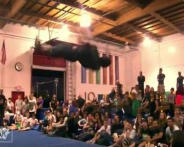 Απίστευτες φιγούρες γυμναστικής που αψηφούν τη βαρύτητα!