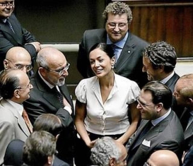 Εκλογές 2012: Ποιες καλλονές πολιτικούς του εξωτερικού πρέπει οπωσδήποτε να φέρουμε μεταγραφή στη νέα μας Βουλή