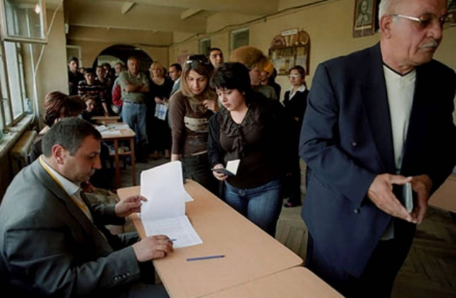 Άνοιξαν οι κάλπες και στην Αρμενία