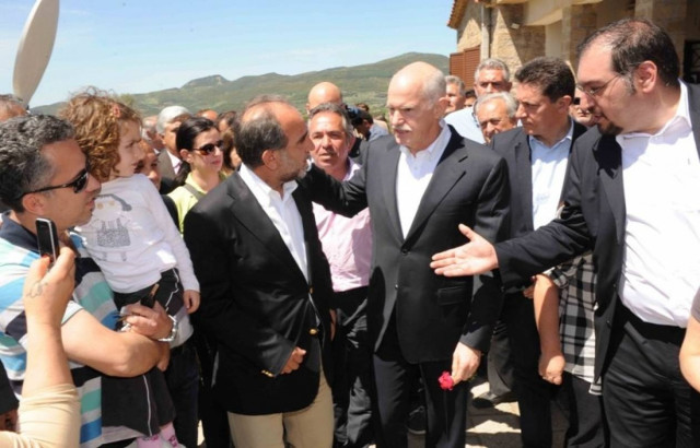 Εκλογές 2012: Ο Γιώργος και το κόκκινο τριαντάφυλλο