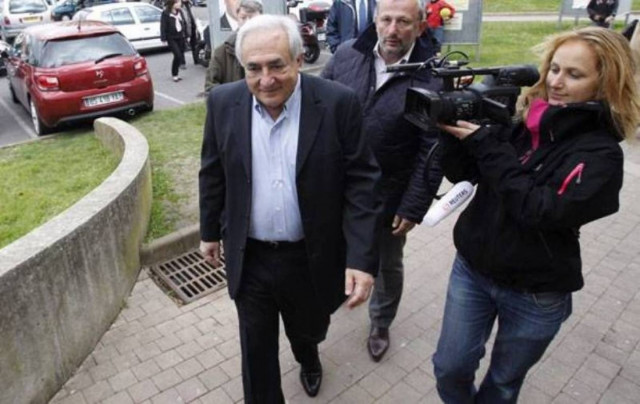 Γαλλικές εκλογές: Χαμογελαστός ψήφισε ο Στρος Καν