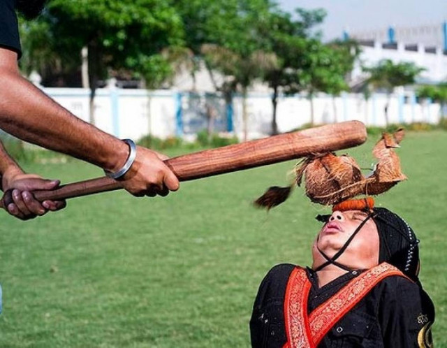 Βίντεο:Το παιδί με το πιο δυνατό κεφάλι στον κόσμο