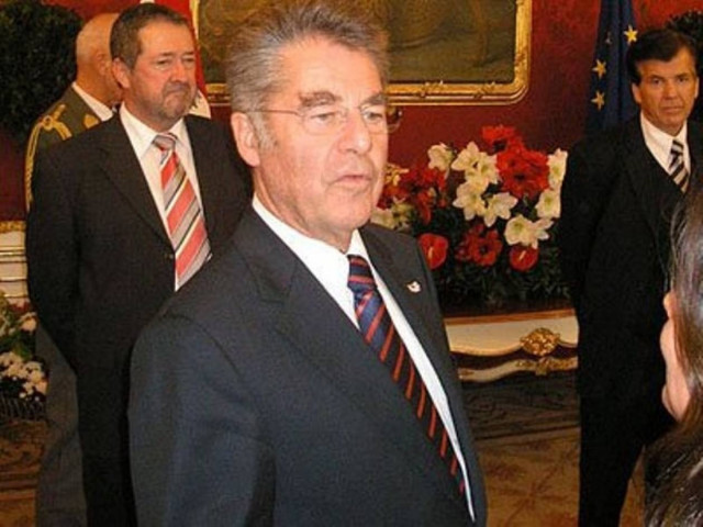 Φίσερ: Απρόβλεπτες οι συνέπειες αν βγει η Ελλάδα από το ευρώ