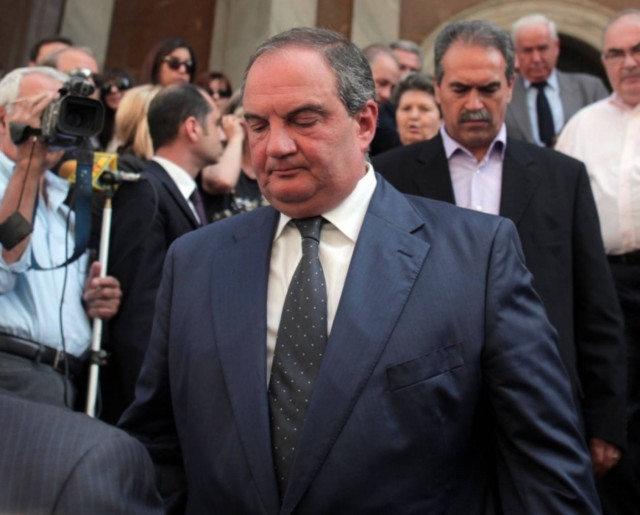 Ο Καραμανλής στην κηδεία της Μητσοτάκη