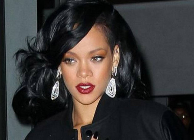 H Rihanna μπορεί να κάνει μια γυναίκα bisexual