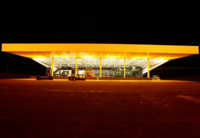 Φάρος σε ελαιώνα