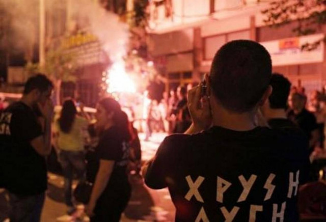 Η Μέρκελ έβαλε στη Βουλή τη «Χρυσή Αυγή»