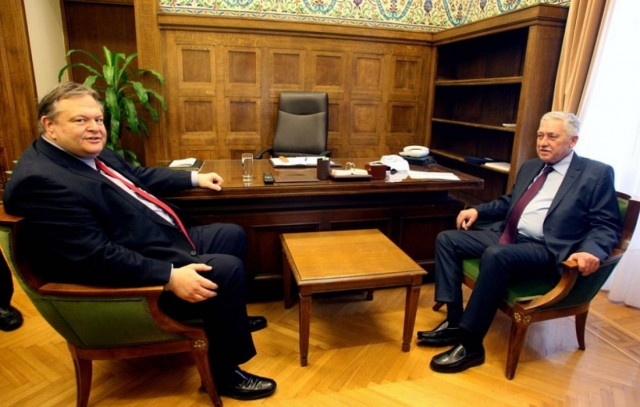 Σε εξέλιξη η συνάντηση Βενιζέλου - Κουβέλη