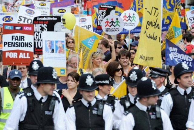 Στους δρόμους οι Βρετανοί για τις συντάξεις