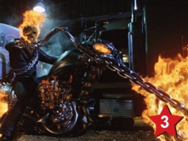 O Nίκολας Κέιτζ αρπάζει φωτιά