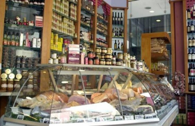 Γυναικείο δίδυμο έκλεψε 80χρονο παντοπώλη στη Θεσσαλονίκη