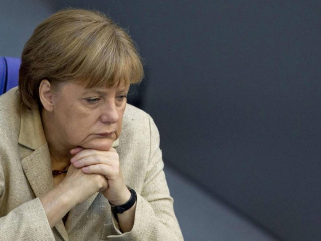 «Σταθερή» σχέση με τον Ολάντ θέλει η Μέρκελ