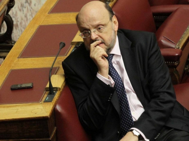Ευ.Αντώναρος: Να μην ταμπουρώνονται πίσω από το όνομα του Καραμανλή